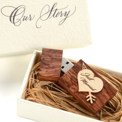 Olivewood Our Story Design - USB 2.0 in Paper Box